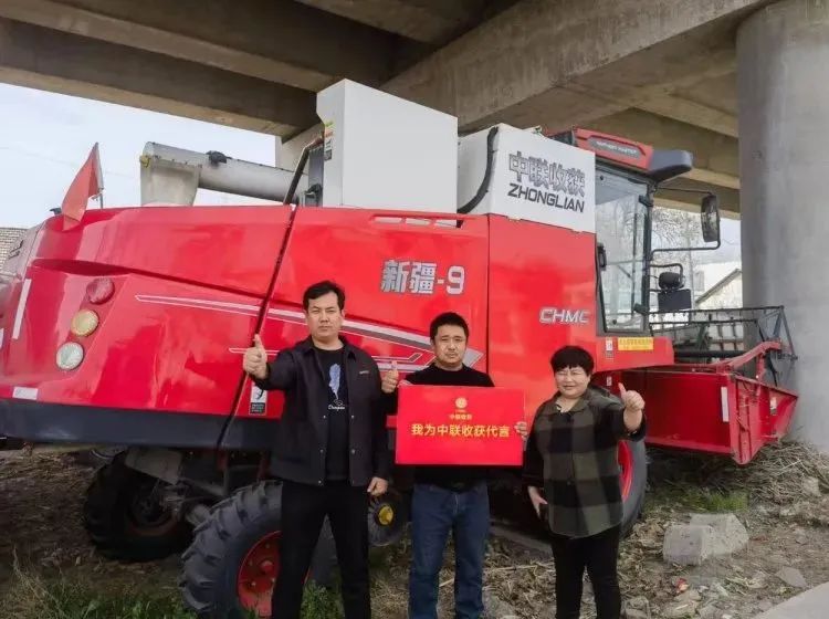 Zhonglian Harvest 4LZ-9B Grain Combine Gets Users' Affection