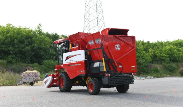 Master Wu from Tongliao, Inner Mongolia: From costly mistakes in tractor selection to covering 4,800 mu of farmland annually – Reliable equipment is the foundation of higher income(图3) image.png